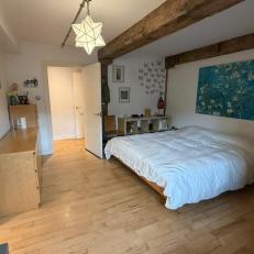 Profiling double bed composed of two single profiling beds with independent controls that can be joined together or separated singly.