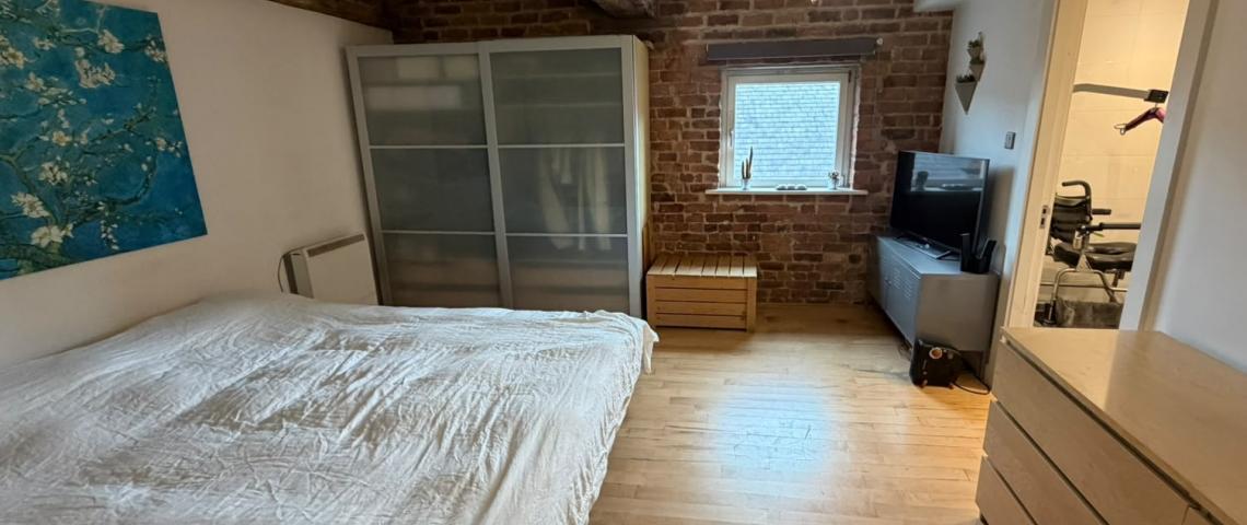 Principal bedroom with en-suite wet room and profiling double bed
